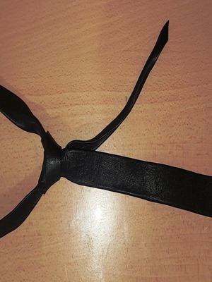Δερμάτινη γραβάτα από μοσχαρίσιο δέρμα μαύρου χρώματος