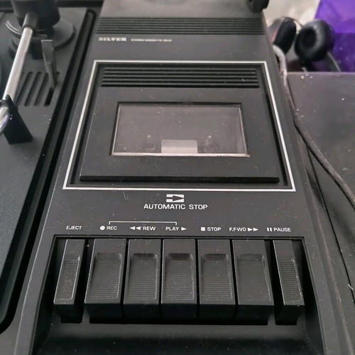 Sound system turntable with cassette radio like new without needle