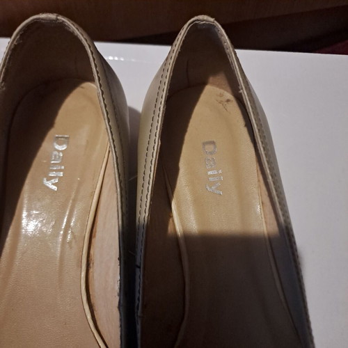 Dailies shoes new, beige leather heels size 36