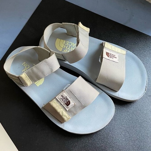 The North Face Skeena Sandal used, blue turquoise, adjustable velcro