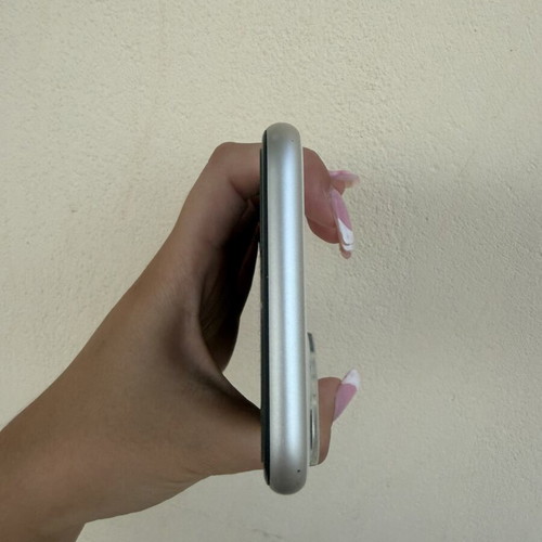 Apple iPhone 11 64GB White smartphone