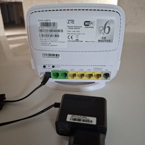 WiFi router Nova μεταχειρισμένο με φορτιστή