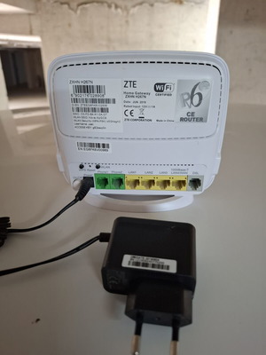 WiFi router Nova μεταχειρισμένο με φορτιστή