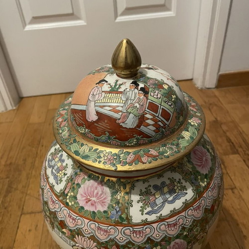 Large Chinese Famille Rose Vase with Lid, like new, 50cm, 1970s