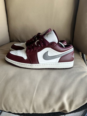 Nike Air Jordan Low 1 sneakers like new, multicolor, size 44