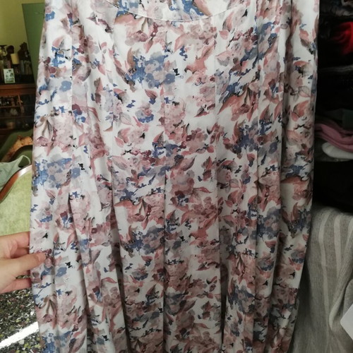 Floral Pleated Long Skirt size 42, like new, pink multicolor