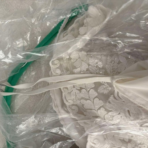 Italian wedding dress with lace and tulle like new, size L