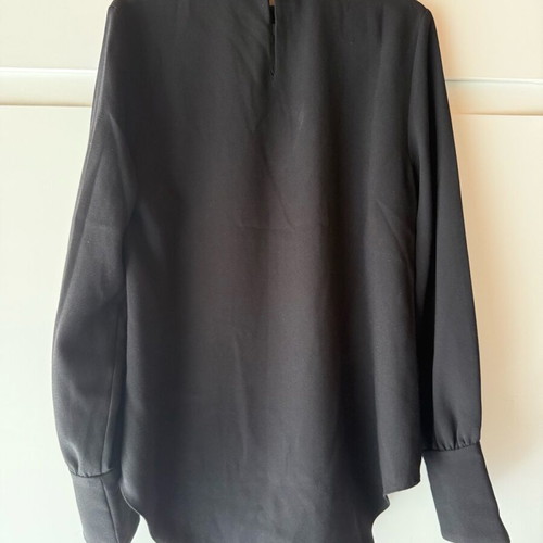 Zara blouse with opening like new, size M, black