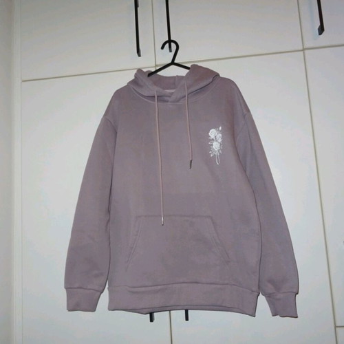 Eggplant warm sweatshirt with white details new, size Small