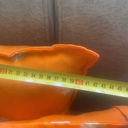 Decorative pillows like new, set 40x40 orange with daisies