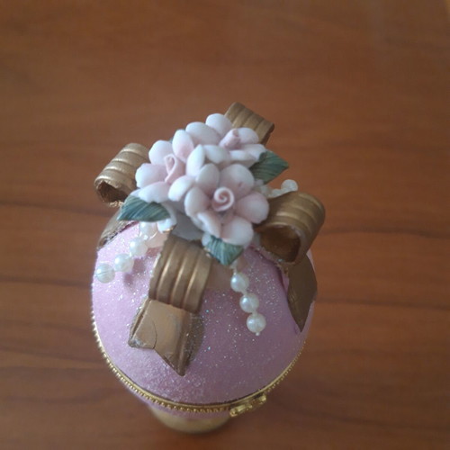 Decorative egg with roses like new