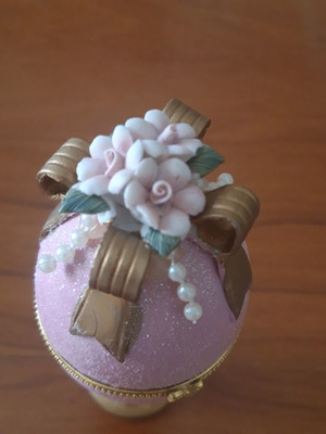 Decorative egg with roses like new