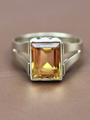 Gold ring 8 carat (333) with yellow zircon used