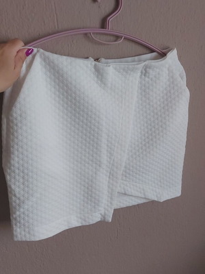 Bershka white skirt like new, size L