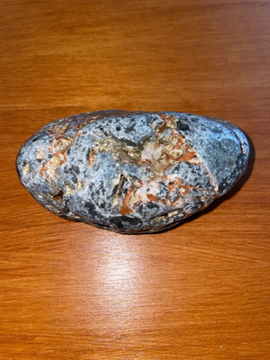 Natural stone with quartz veins new, decorative