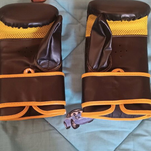 Amila boxing gloves new, 12 OZ, leather PU