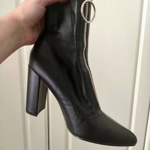 Black ankle boots size 37 like new with zipper