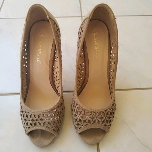 Peep toe brown tobacco pumps like new, size 36