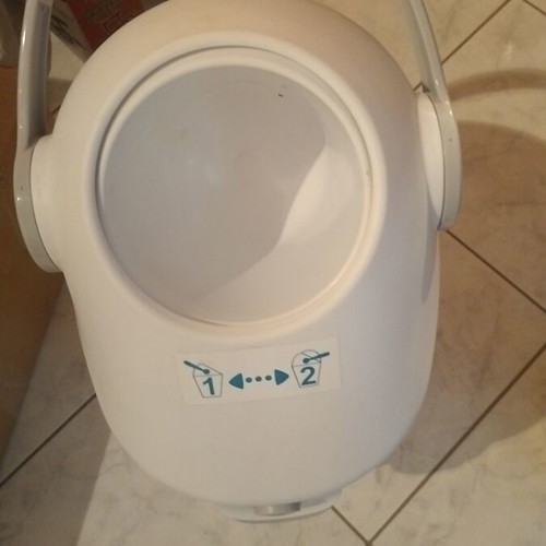 Baby diaper disposal bin like new