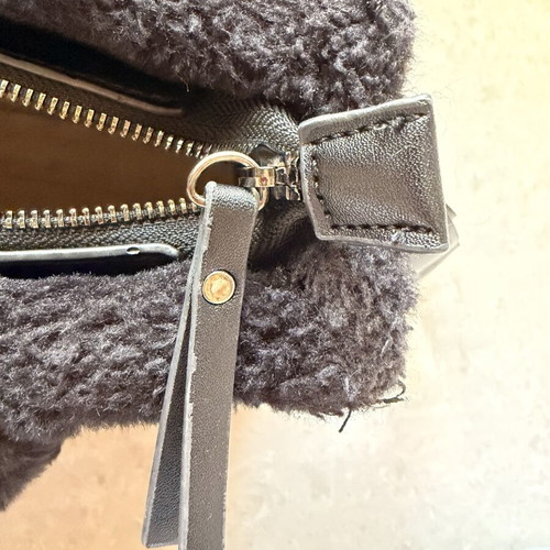 Moschino tote bag used, black furry shoulder bag Migato