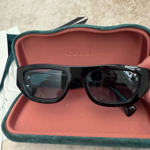 Gucci sunglasses new with acetate frame and light green lens