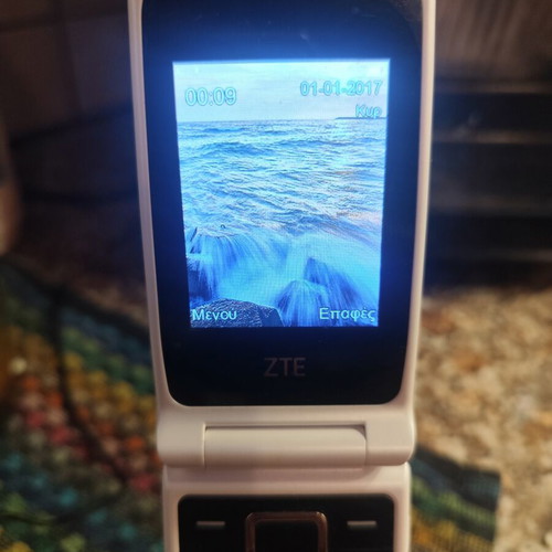 ZTE R340E phone like new, dual SIM, large buttons, white