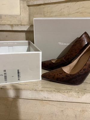 Tamaris pumps size 35 like new, brown