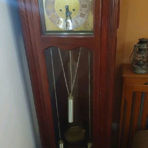 Grandfather clock like new, analog, floor standing