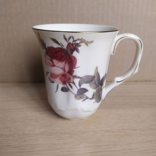 Oriana Ferelli porcelain tea cup