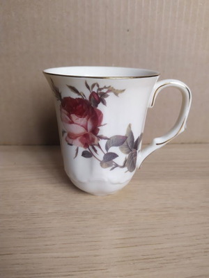 Oriana Ferelli porcelain tea cup