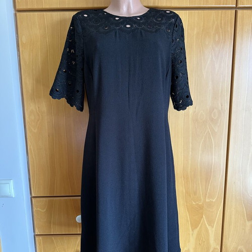 Ann Taylor black dress size 12 large like new