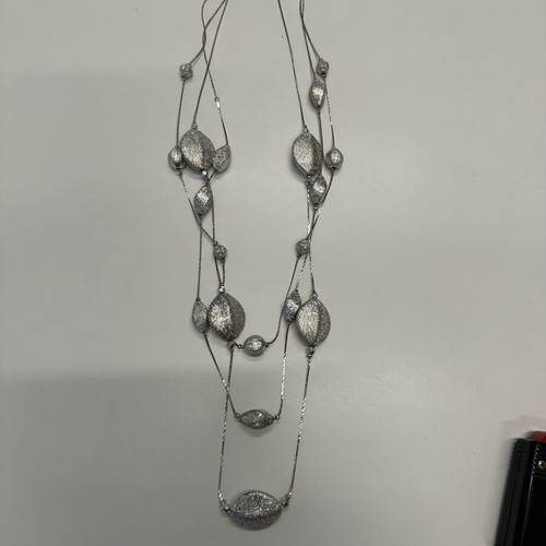 Triple necklace with silver pebble-like elements