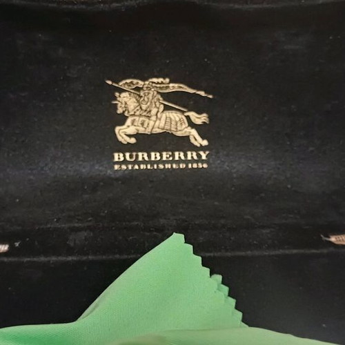 Burberry purple sunglasses like new in excellent condition