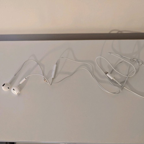 iPhone Earpods wired earbuds used, one earbud not working
