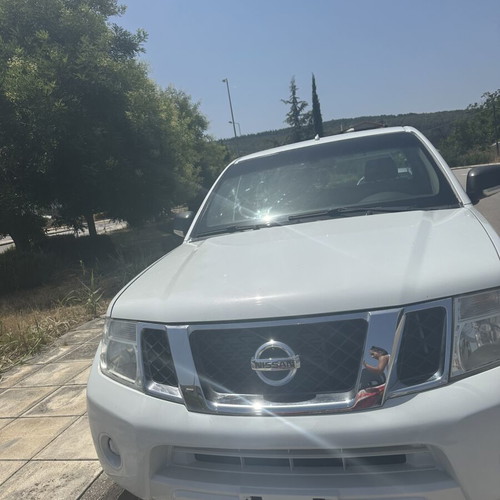 Nissan Navara 2014 diesel pickup truck, manual transmission