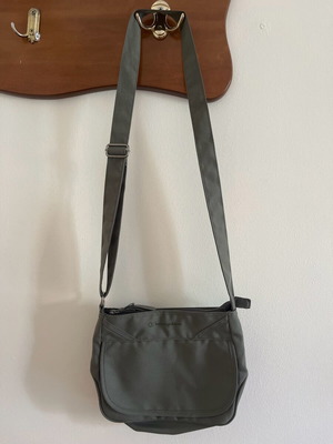 Champion crossbody bag like new, khaki