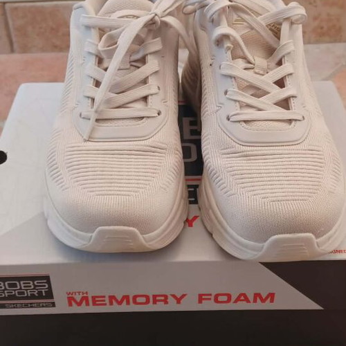 Skechers athletic shoes size 39 beige like new