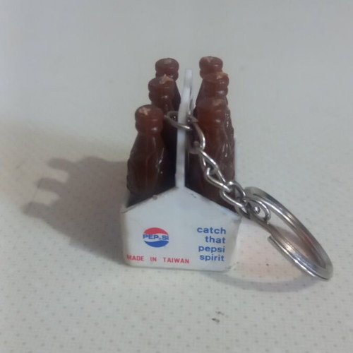 Pepsi Vintage Keychain in Shape of Six-Pack Bottles like new