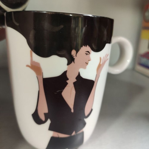 Mug with figure that undresses new with lid