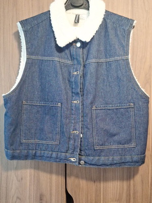H&M Sleeveless Jacket with Fur Lining New, Size Large