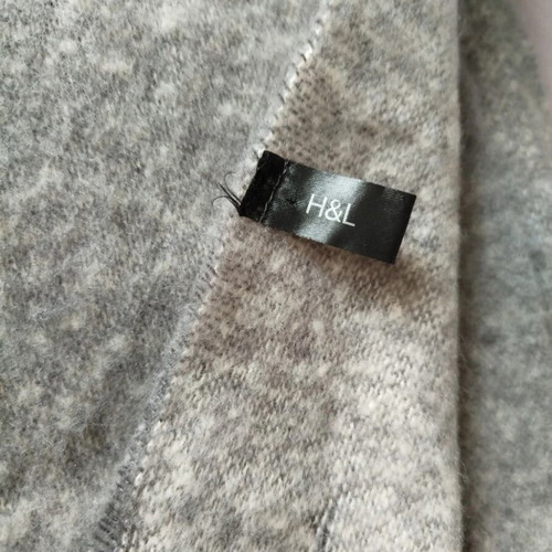 Wool scarf like new with fringes