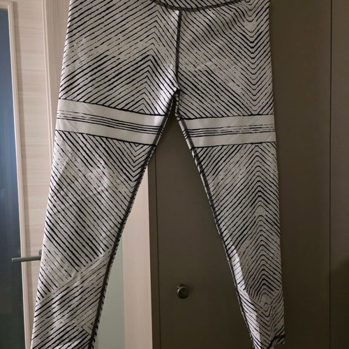 Black and white leggings XL like new, slim fit