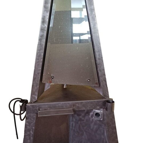 Triple hair salon workstation used with mirrors and power outlets