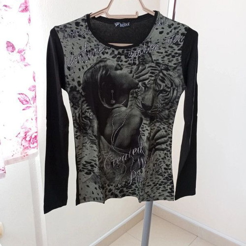 Long-sleeve blouse like new with woman and leopard print