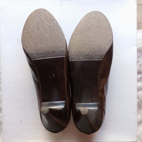 Patent leather pumps size 39, like new, brown