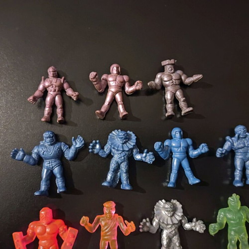 Collectible alien figures like new, pack of 14 pieces