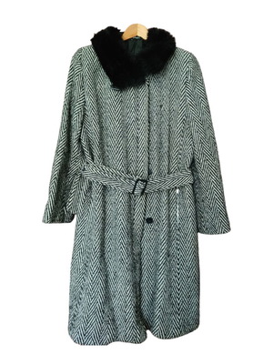 Coat used with herringbone pattern, belt and fur collar, size L/XL
