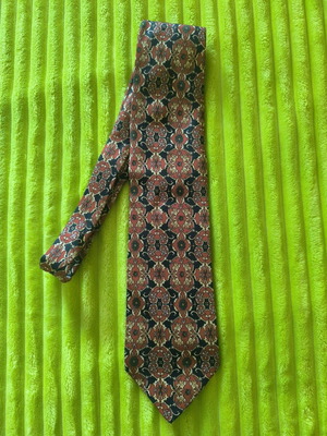 Men's Italian silk tie like new