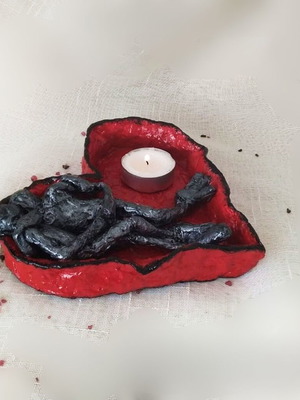 Διακοσμητικό κηροπήγιο χειροποίητο από papier mache με φιγούρες αγάπης κατόπιν παραγγελίας