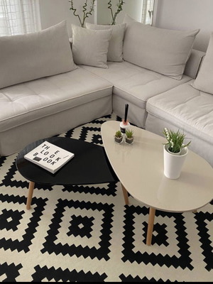 Coffee table set new with glossy lacquer surface and solid legs